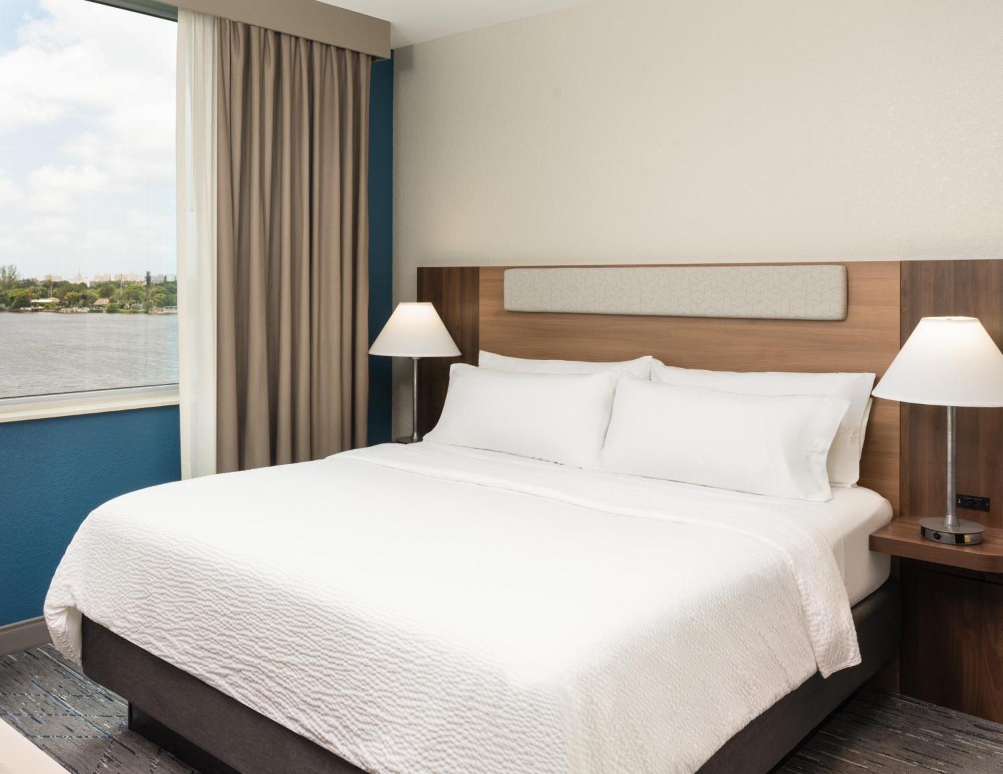Holiday Inn Express Miami Airport-Blue Lagoon Area By Ihg Miami Springs Екстериор снимка