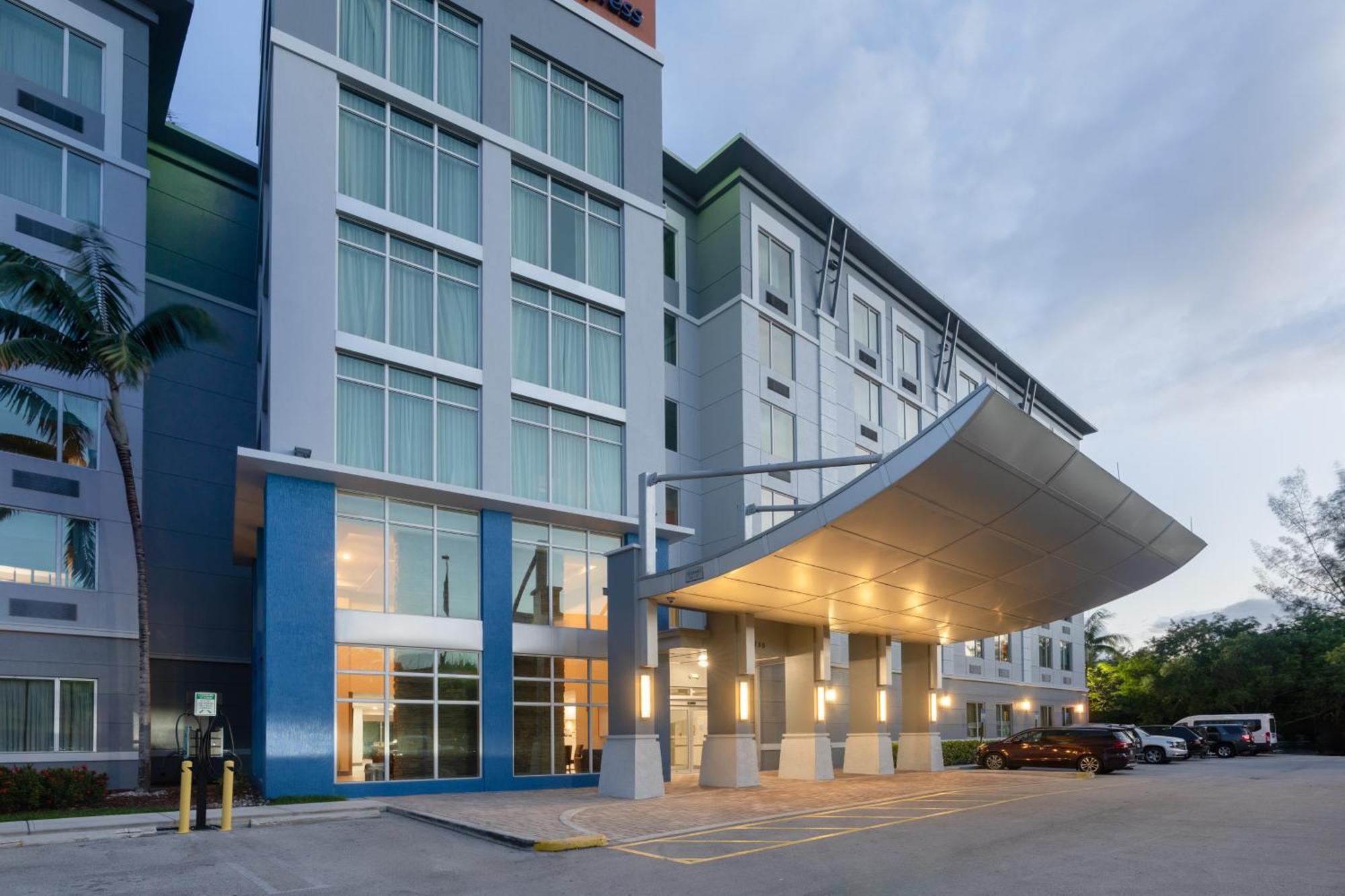 Holiday Inn Express Miami Airport-Blue Lagoon Area By Ihg Miami Springs Екстериор снимка